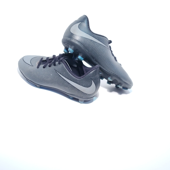 Nike outdoor soccer shoes Men Sz 5.5 like new - Picture 1 of 3